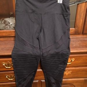 Brand new Aerie Move leggings. Size L